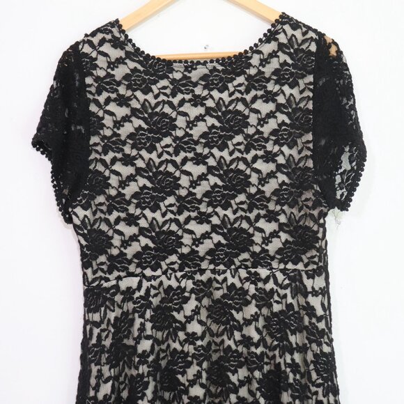 Torrid Lace Formal Party Overlay Challis Wedding Skater Dress Size 1X Used - Picture 5 of 6